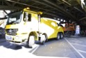 LKW blieb unter Bruecke haengen Koeln Deutz Deutz Muelheimerstr P124